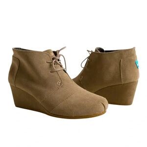 TOMS Desert Wedge Booties Taupe Suede Lace-Up Ankle Boots Size W5